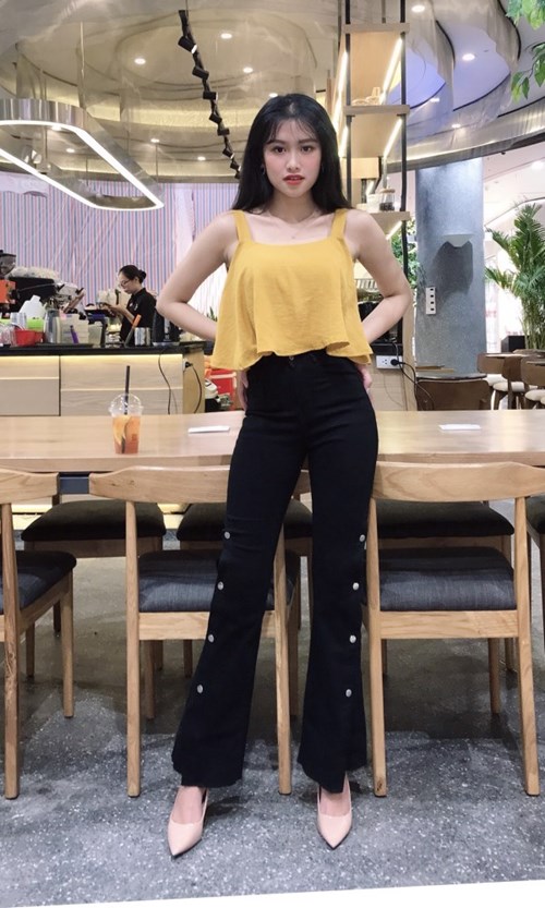 Quần ống loe màu đen đính cúc viền DV6718