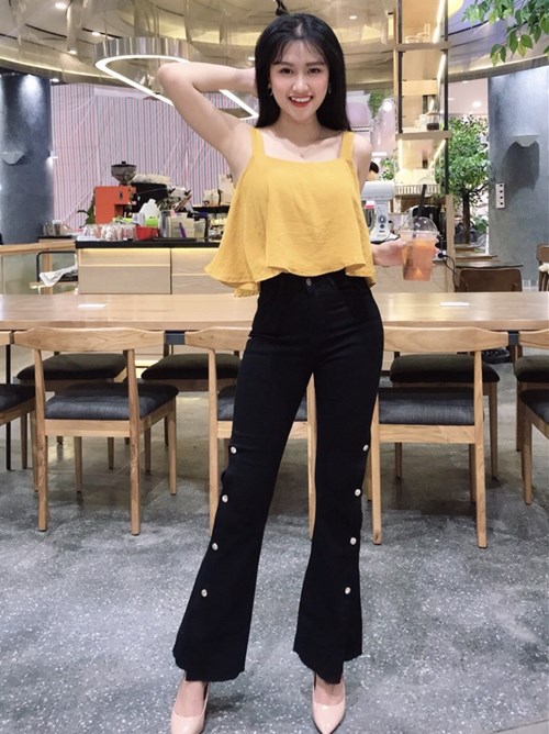 Quần ống loe màu đen đính cúc viền DV6718